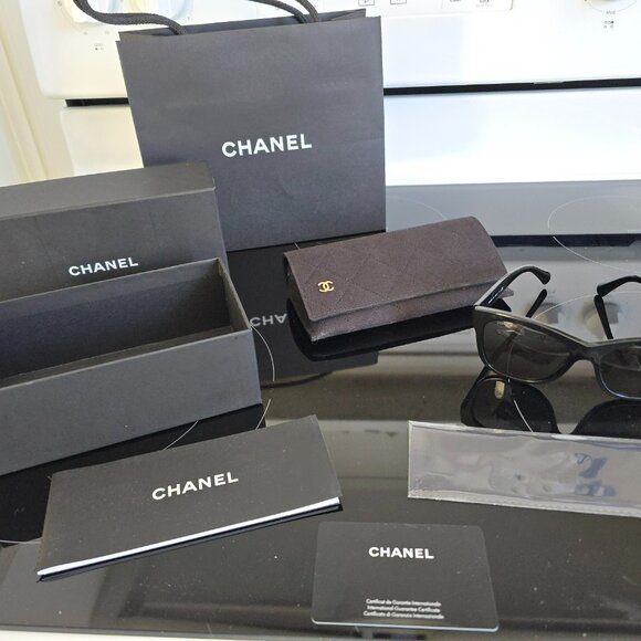 Chanel NIB Limited Edition UNISEX Black w/ White Logo CC's XL Sunglasses - Picture 4 of 10